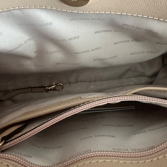 Michael Kors Savannah Satchel - Picture 6 of 10